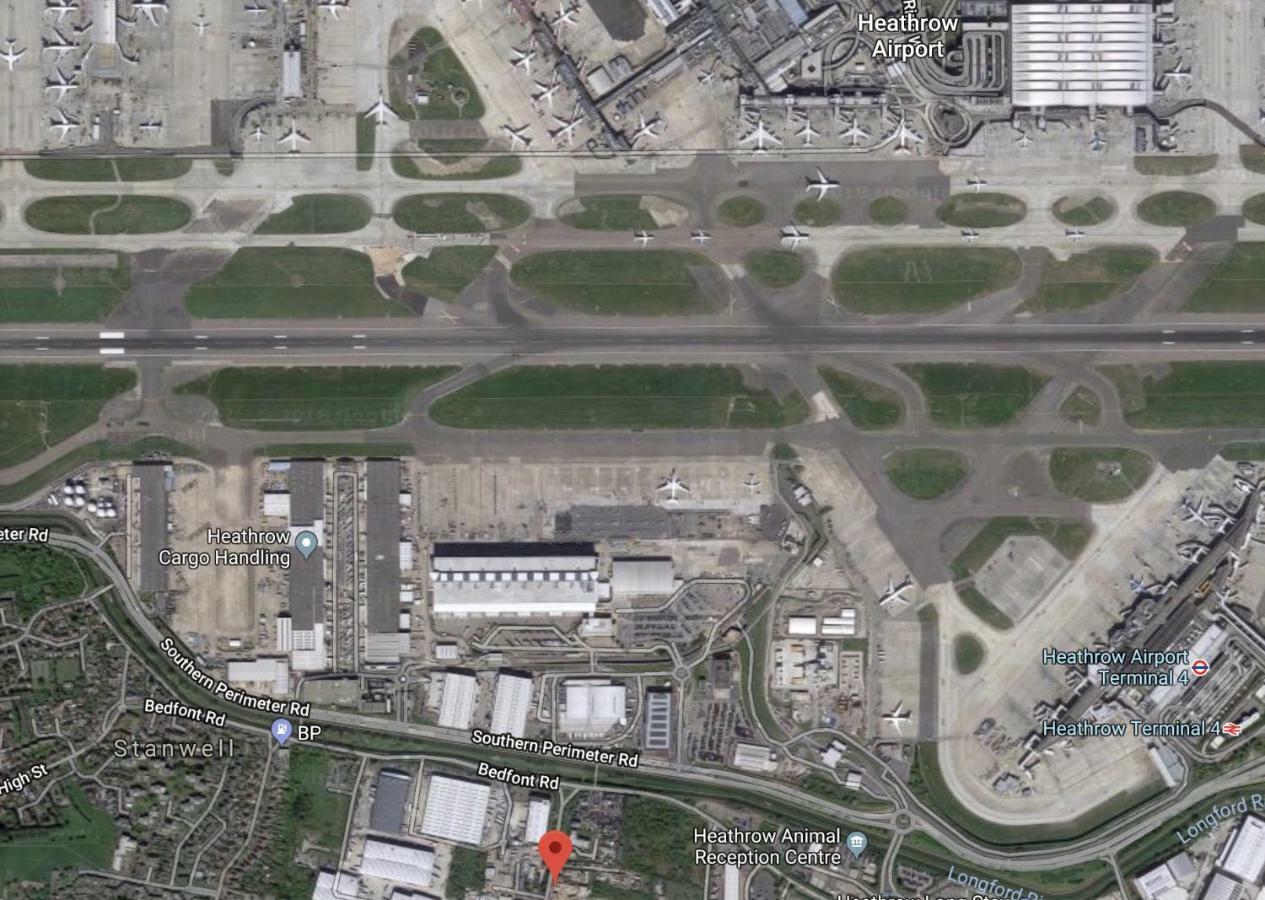 Gazde/Camere de închiriat Heathrow Ensuite Rooms- Auto Check In Stanwell