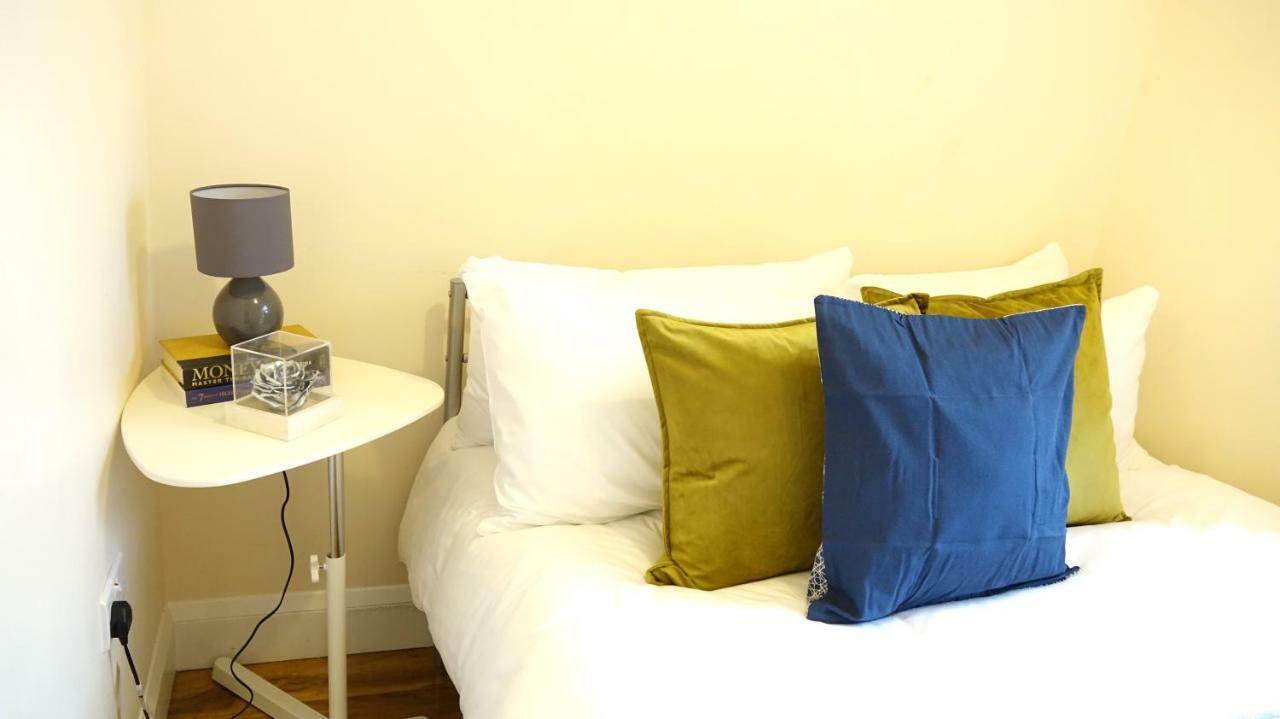 Heathrow Ensuite Rooms- Auto Check In Gazde/Camere de închiriat