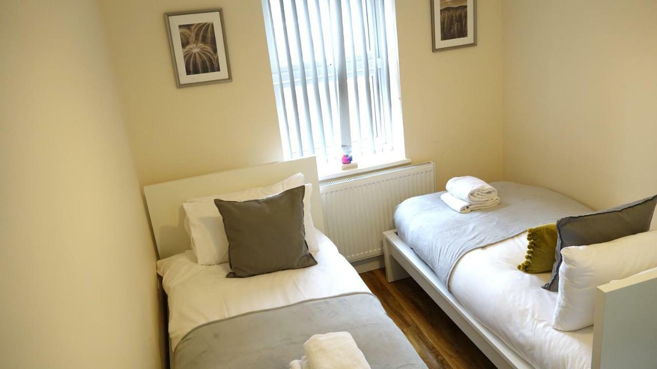 Heathrow Ensuite Rooms- Auto Check In Gazde/Camere de închiriat