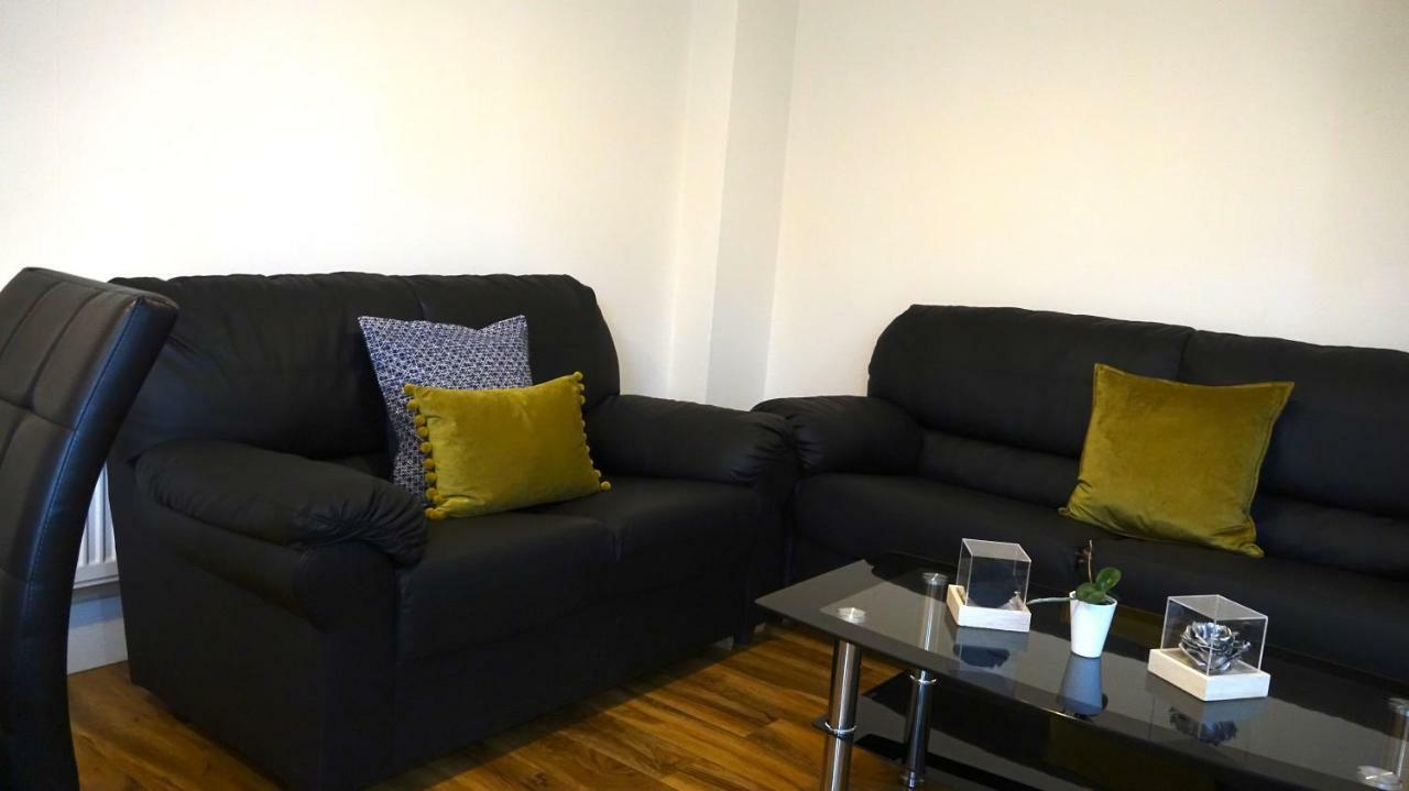 Heathrow Ensuite Rooms- Auto Check In Gazde/Camere de închiriat *